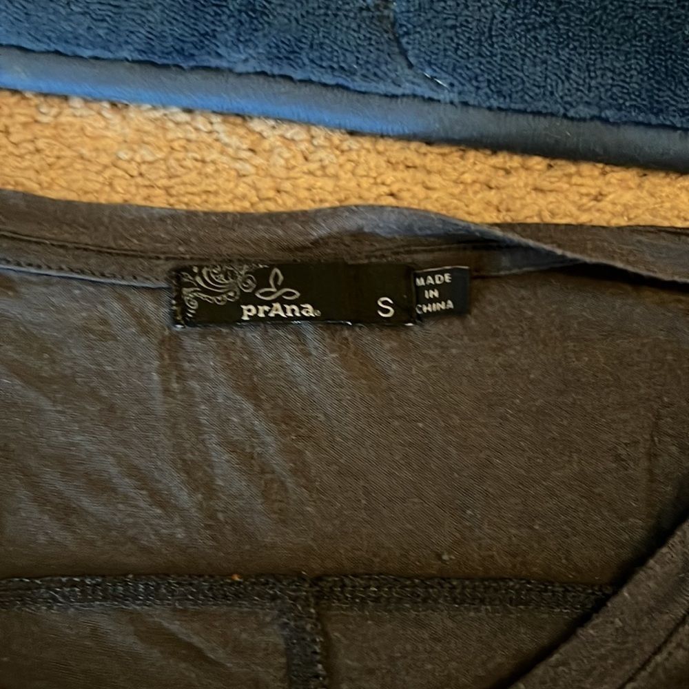 Prana small grey tee - Picture 5 of 5
